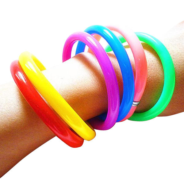 Bendable ballpoint pen with bracelet